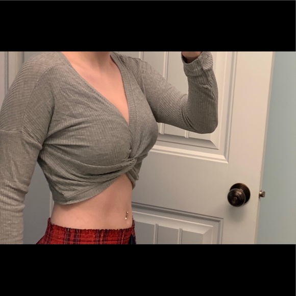 Grey long sleeved cropped shirt - Picture 2 of 2